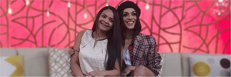No 'Encontro', Pabllo Vittar recebe a surpresa da irmã gêmea, Phamella, no dia do anivesário das duas 
