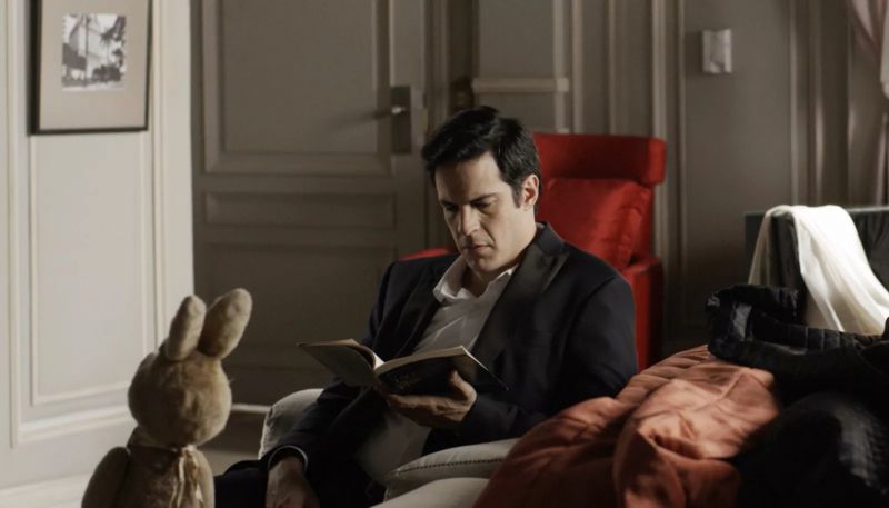 Luíza procura Eric e exige que ele devolva o Carioca Palace
