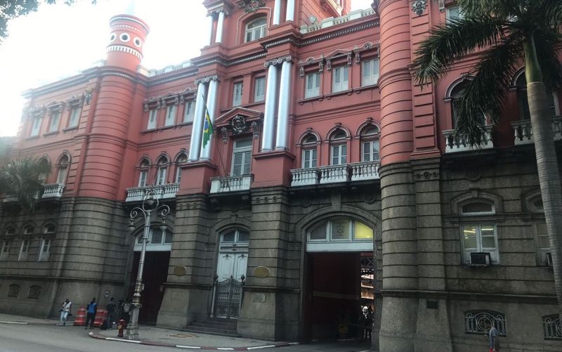 Polícia e Ministério Público realizam operação para prender bombeiros do RJ