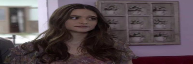 Beijo acontece bem na frente de Marocas 