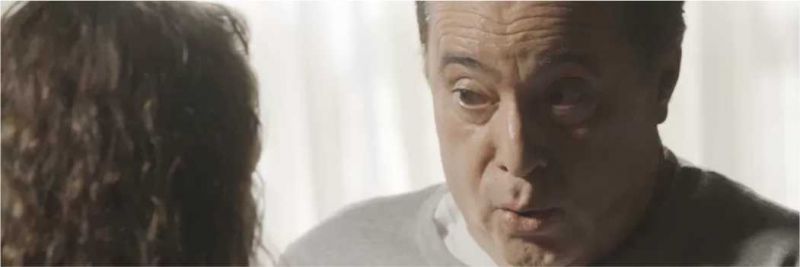 Olavo (Tony Ramos) é agarrado por Lourdes Maria (Bruna LInzmeyer) na novela 'O Sétimo Guardião'