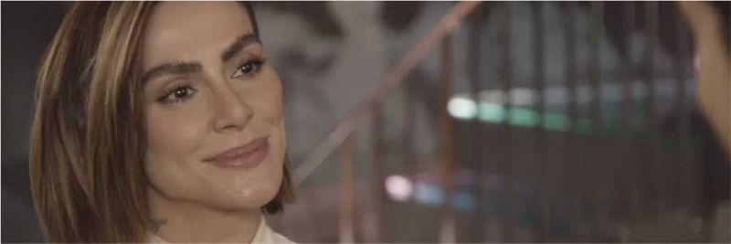 Betina (Cleo) pede a Samuca (Nicolas Prattes) para ser sua madrinha no casamento com Marocas (Juliana Paiva) na novela 'O Tempo Não Para' 