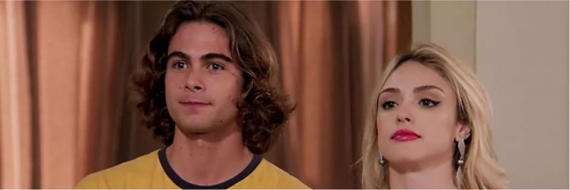 João (Rafael Vitti) e Manuzita (Isabelle Drummond) descobrem que ele não é o pai do filho de Moana (Giovana Cordeiro), em 'Verão 90' — Foto: Reprodução/Globo
