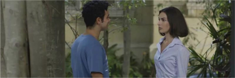 Diego (Sérgio Malheiros) termina com Larissa (Marina Moschen), em 'Verão 90' — Foto: TV Globo