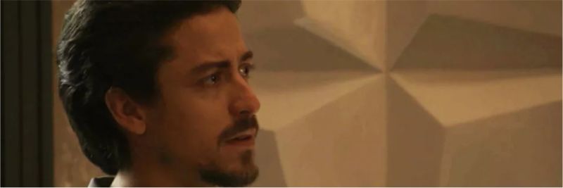 Jerônimo (Jesuíta Barbosa) se emociona com visita surpresa de João (Rafael Vitti), em 'Verão 90' — Foto: TV Globo