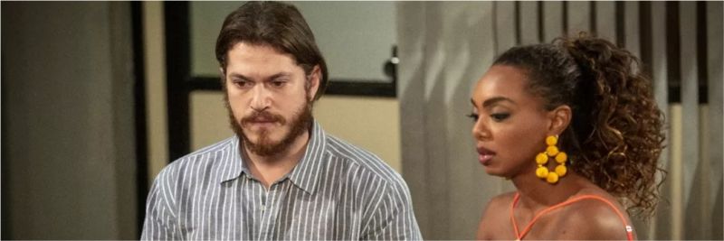Dandara (Dandara Mariana) acompanha Quinzinho (Caio Paduan) até a delegacia e lá, ele confessa que empurrou Nicole na noite do crime — Foto: Isabella Pinheiro/Gshow