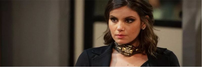 Vanessa (Camila Queiroz) é julgada pelo crime de falso testemunho em 'Verão 90' — Foto: Isabella Pinheiro/Gshow