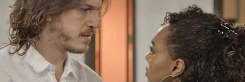Quinzinho (Caio Paduan) e Dandara (Dandara Mariana) se reencontram em 'Verão 90' — Foto: Globo
