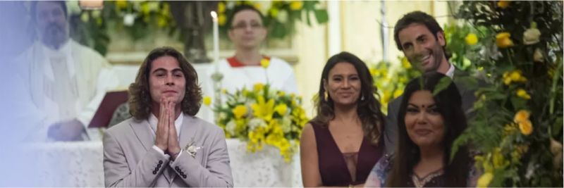 João (Rafael Vitti) se emociona ao ver Manu (Isabelle Drummond) vestida de noiva Verão 90! — Foto: Artur Meninea/Gshow