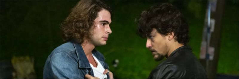 João (Rafael Vitti) diz algumas verdades na cara de Jerônimo (Jesuíta Barbosa), provocando a ira do irmão em 'Verão 90' — Foto: Isabella Pinheiro/Gshow