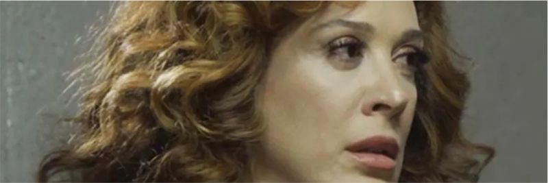 Lidiane (Claudia Raia) não gosta de ver Manu (Isabelle Drummond) no anonimato — Foto: TV Globo