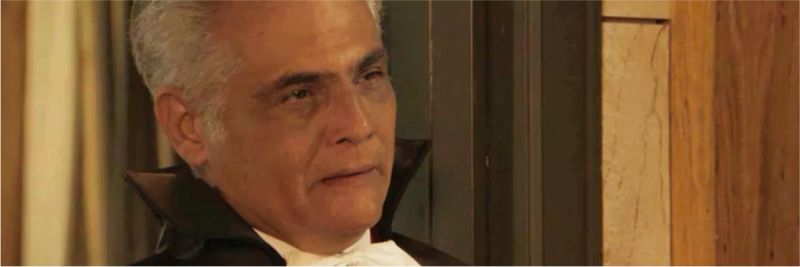 Duque (Tarcísio Filho) manda capangas irem atrás de Vanessa (Camila Queiroz) e Jerônimo (Jesuíta Barbosa), na novela 'Verão 90' — Foto: Globo