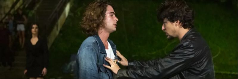 Jerônimo (Jesuíta Barbosa) perde a cabeça e parte para cima de João (Rafael Vitti) em 'Verão 90' — Foto: Isabella Pinheiro/Gshow