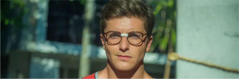 Patrick (Klebber Toledo) não entende o motivo de Lidiane querer a aproximação de Jerônimo (Jesuíta Barbosa) e Manuzita (Isabelle Drummond) — Foto: Raquel Cunha/TV Globo