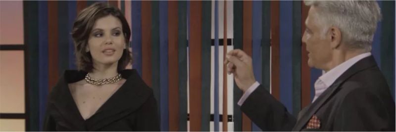 Duque (Tarcisio Filho) exige que Vanessa (Camila Queiroz) seja VJ na PopTV em 'Verão 90' — Foto: Globo