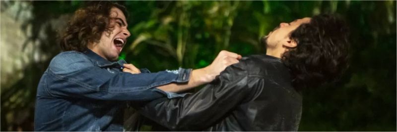João (Rafael Vitti) e Jerônimo (Jesuíta Barbosa) trocam socos e pontapés 'Verão 90' — Foto: Isabella Pinheiro/Gshow