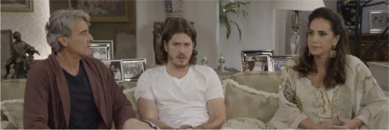 Mercedes (Totia Meireles) avisa a Quinzão (Alexandre Borges) e Quinzinho (Caio Paduan) para se preparem para o pior depois do escândalo do caso da VJ morta, em 'Verão 90' 