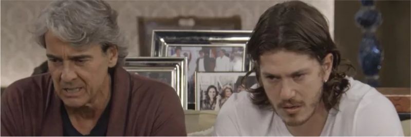 Quinzão (Alexandre Borges) e Quinzinho (Caio Paduan) preocupados com as consequências da morte da VJ, em 'Verão 90' 