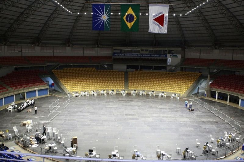 Foram montados 22 estações de vacinação na Arena Multiuso Tancredo Neve, em Uberlândia — Foto: Cleiton Borges/ Secretaria de Governo e Comunicação/Prefeitura de Uberlândia