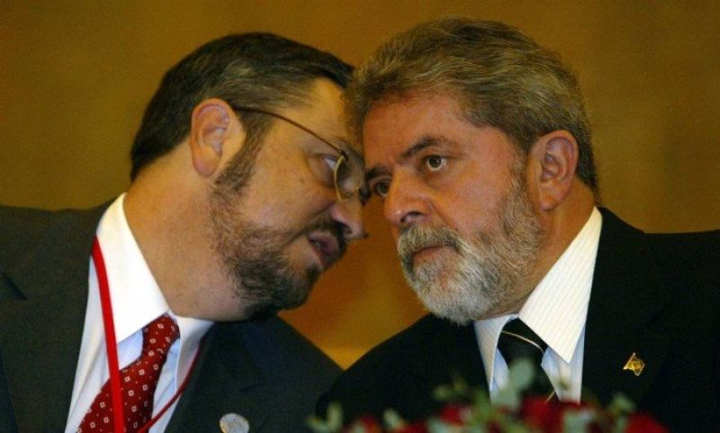 O então presidente Lula e o então ministro da Fazenda Antonio Palocci - Roberto Stuckert Filho/ Agência O GLOBO 27.05.2004