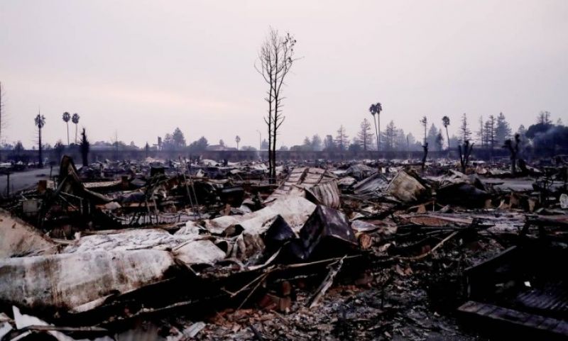 Incêndio deixa 15 mortos e duas mil casas destruídas na Califórnia 