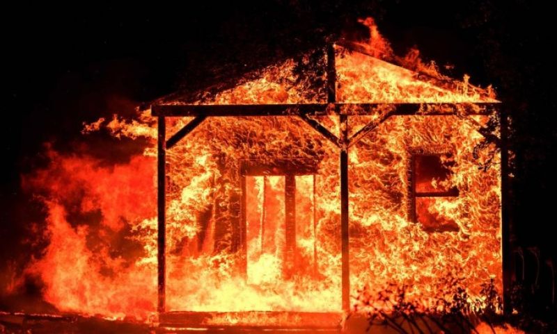 Incêndio deixa 15 mortos e duas mil casas destruídas na Califórnia 